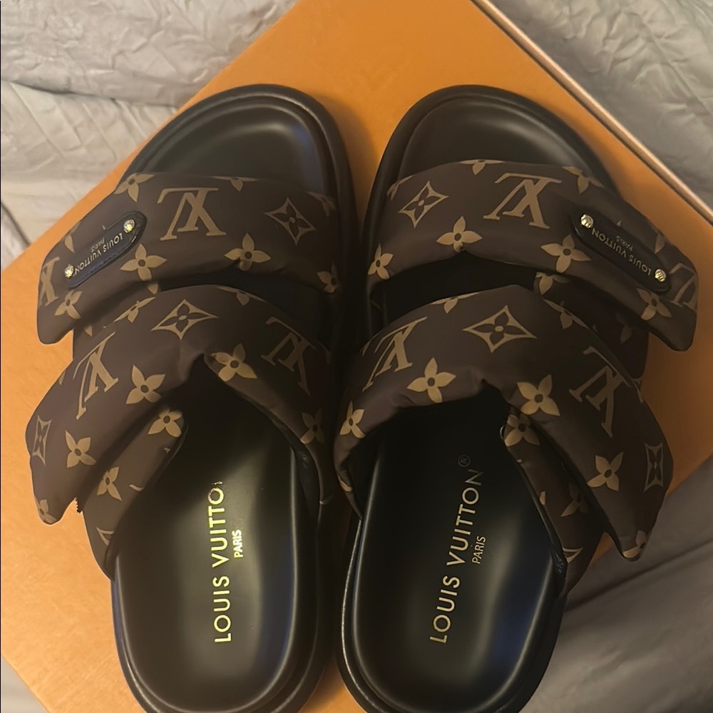 Louis Vuitton Dark Brown Monogram Slides
Very comfortable 
can ship asap